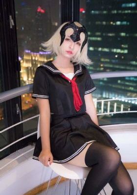 黑衣人
